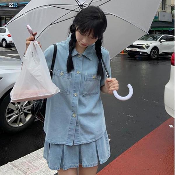 ALORA 淺色牛仔百褶兩件式套裝 