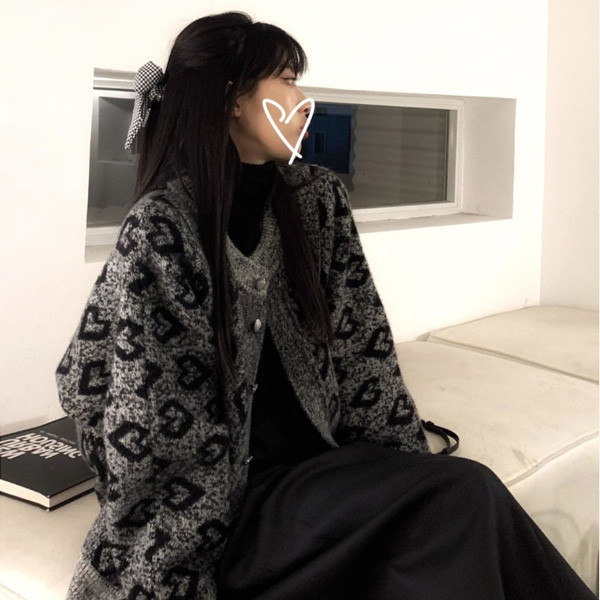 ALORA 滿版愛心針織外套 