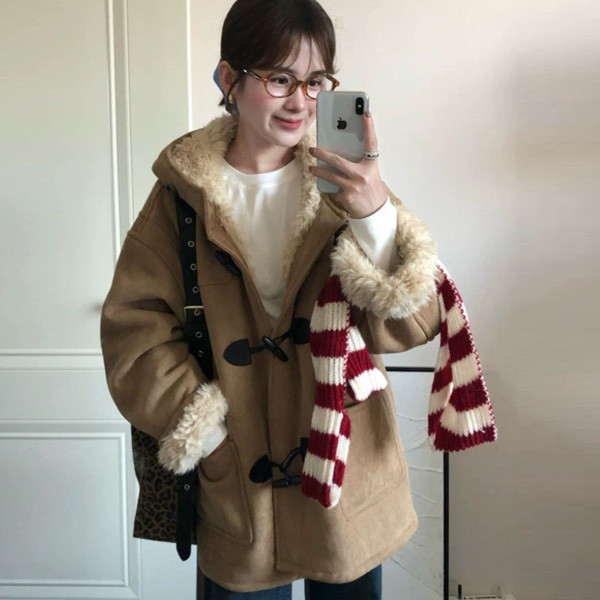 ALORA 秋冬牛角羊羔毛外套 