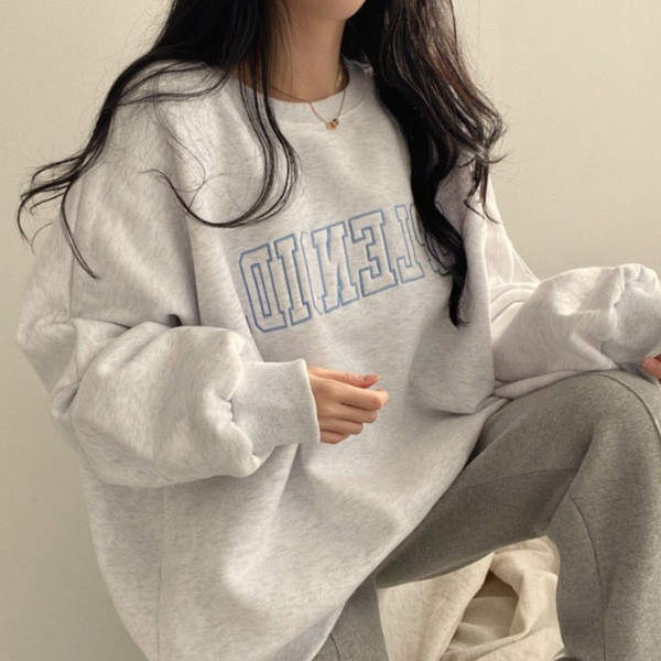 ALORA 奶奶色系英文字加絨衛衣 