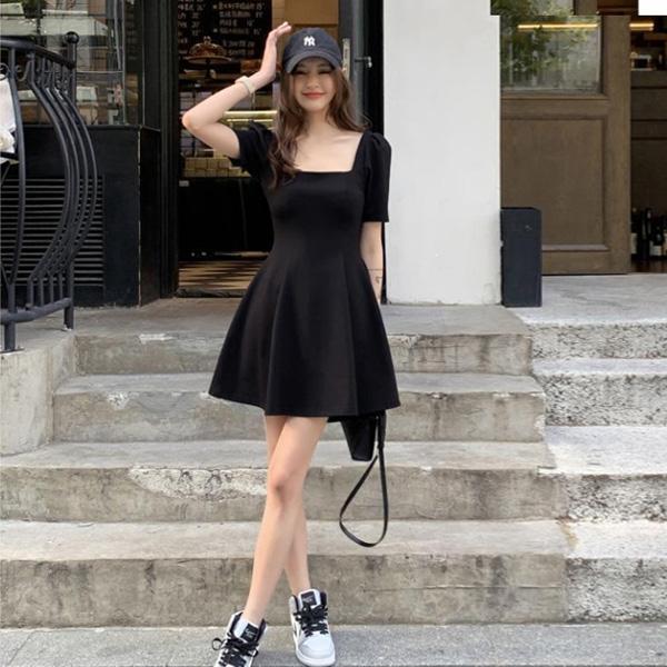 ALORA 顯瘦法式方領棉洋裝 