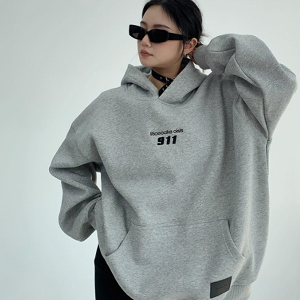 ALORA 數字911皮標加絨連帽衛衣 