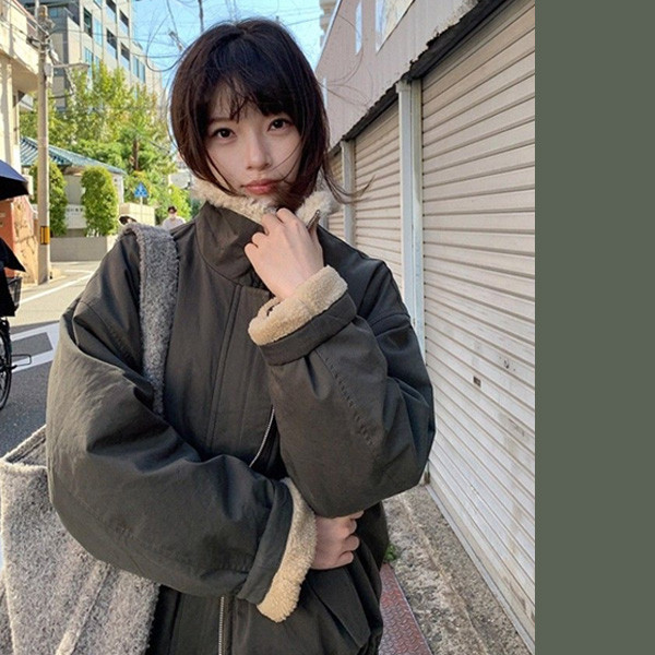 ALORA 重工翻領顆粒羊羔毛外套 