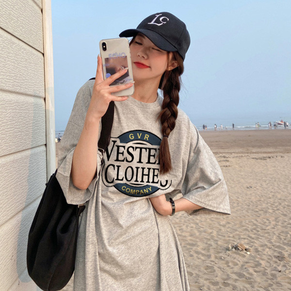 ALORA WEST兩排英文字T恤洋裝 