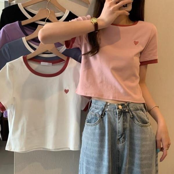ALORA 滾邊愛心印花短版短T 