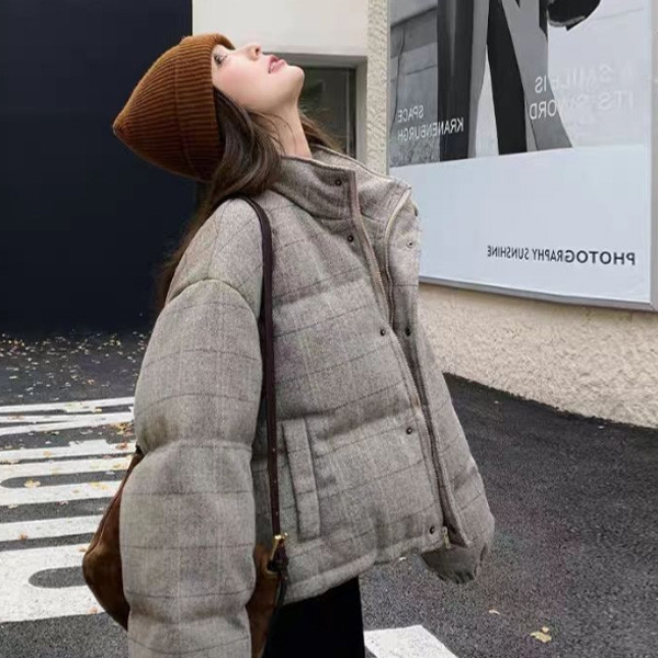 ALORA 復古色調格紋立領棉服外套 