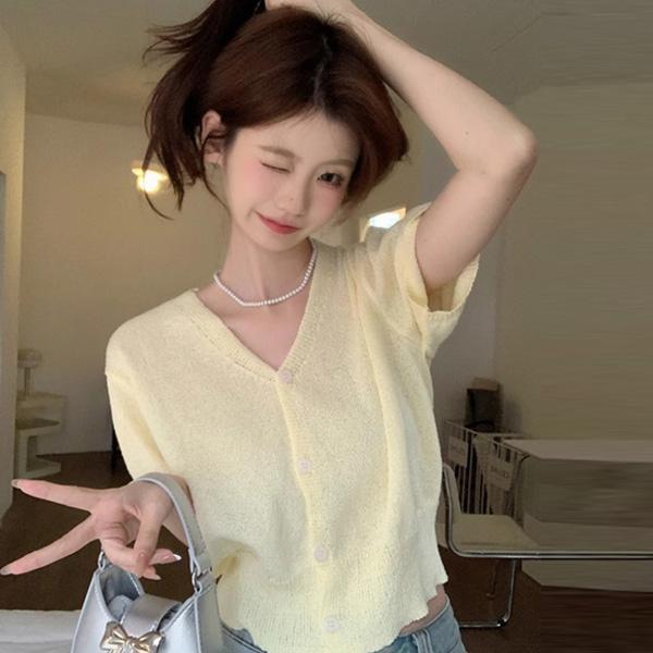 ALORA 甜美V領短袖針織上衣 