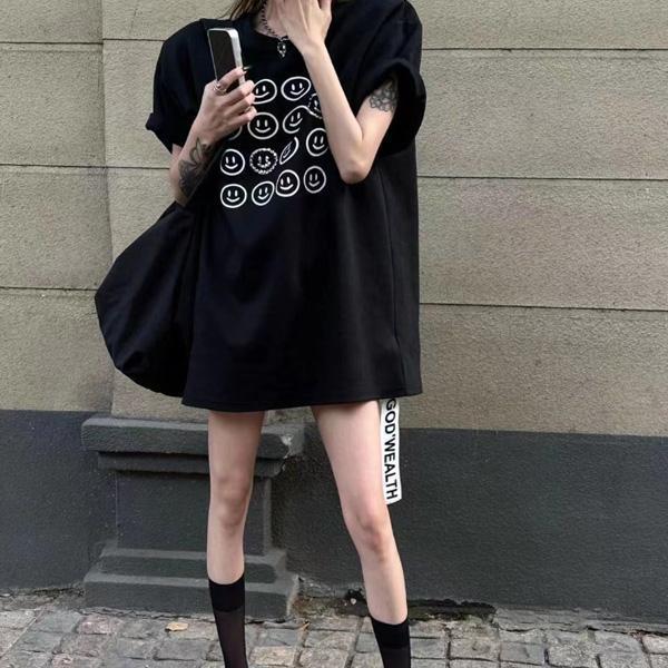 ALORA 滿滿笑臉印花短T 