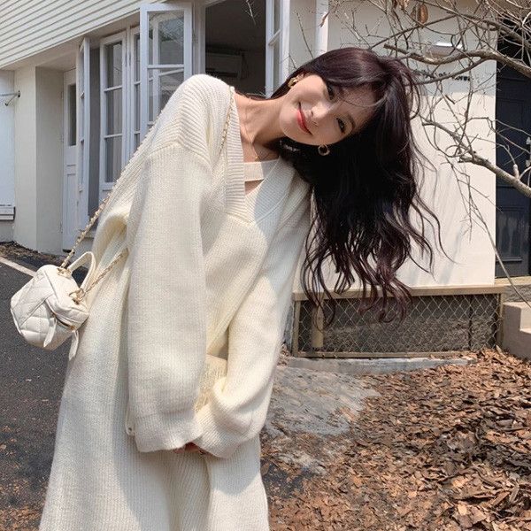 ALORA 胸口斜邊設計針織洋裝 