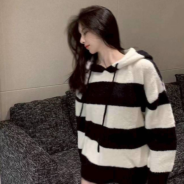 ALORA 黑白連帽水貂毛長版針織 