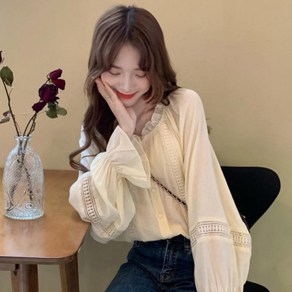 ALORA 袖子簍空木耳邊襯衫 