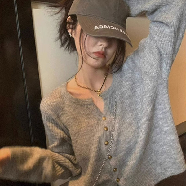 ALORA 舒服面料薄款針織外套 