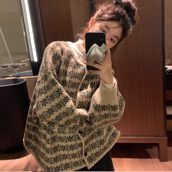 ALORA 復古滿版印花針織外套 