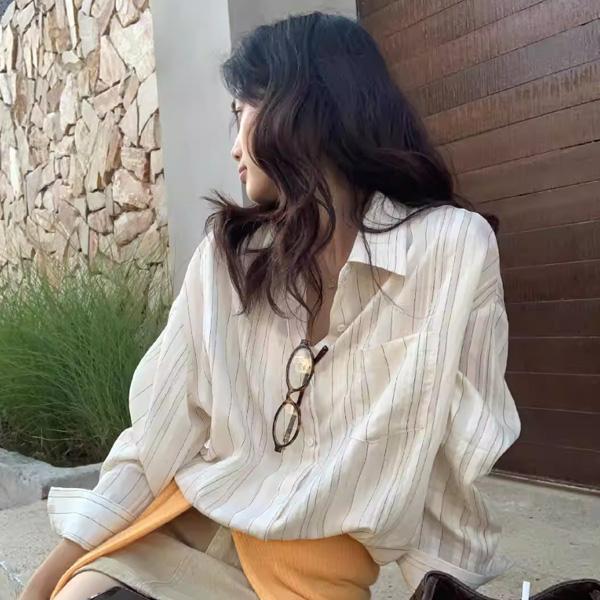 ALORA 簡約設計直條紋襯衫 