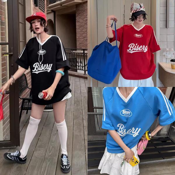 ALORA 美式草寫英文V領線條短T 