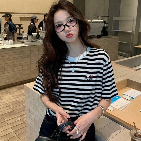 ALORA 小愛心字母橫條短T 