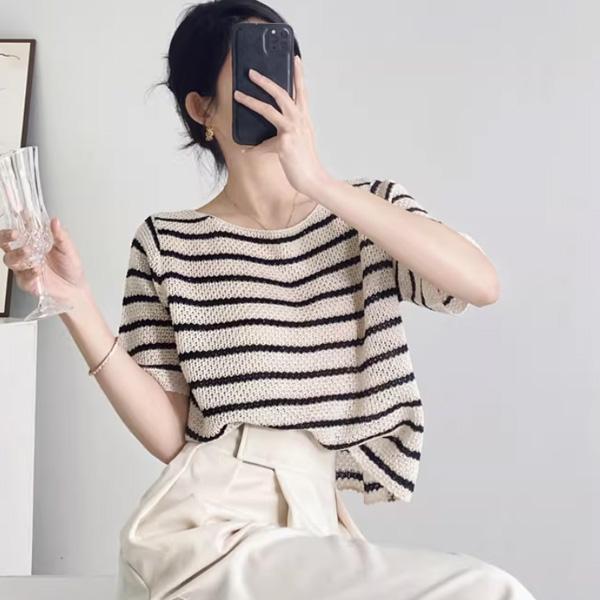 ALORA 條紋簍空針織上衣 
