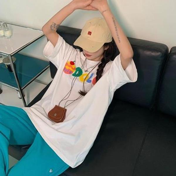 ALORA 彩色英文字母短T 