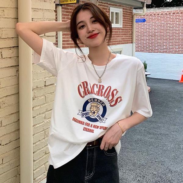 ALORA 水手菸斗徽章印花短T 