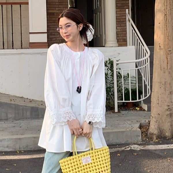 ALORA 別緻蕾絲袖口寬鬆上衣 