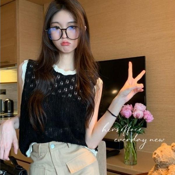 ALORA 滾邊配色簍空針織背心 