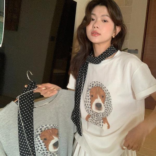 ALORA 狗狗綁頭巾印花短T 