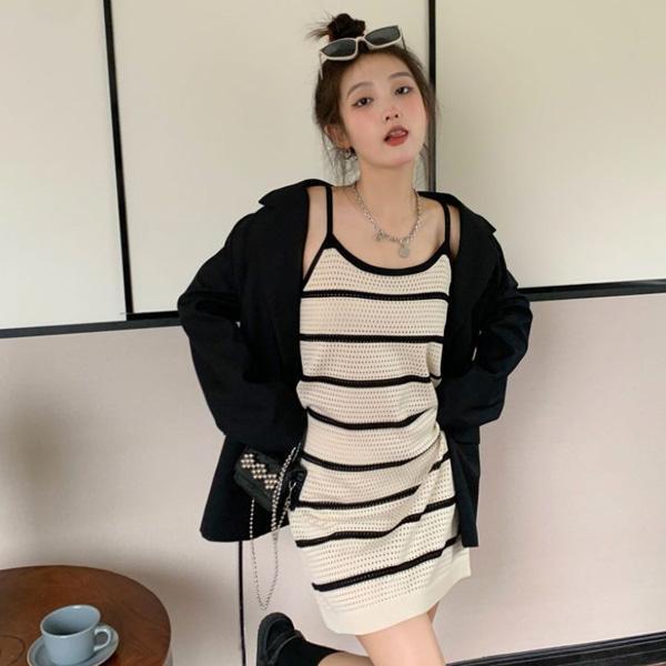 ALORA 橫條紋細肩帶洋裝 