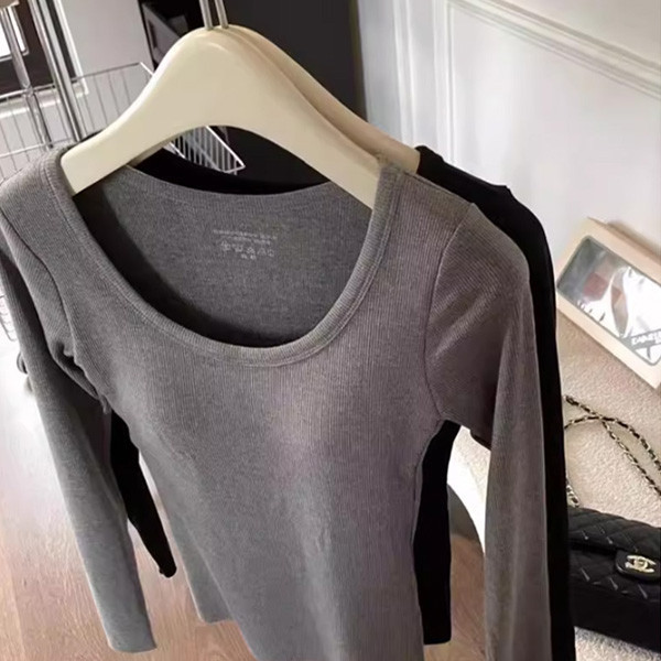 ALORA 圓領磨毛胸墊上衣 