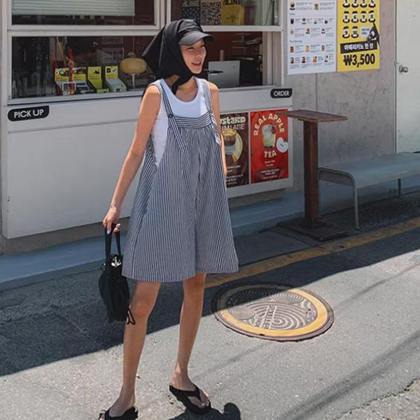 ALORA 洗水直條紋吊帶短褲 