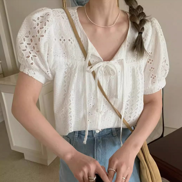 ALORA 夏日女孩簍空緹花上衣 