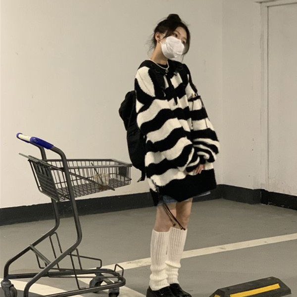 ALORA 破破感黑白條紋色塊針織毛衣 