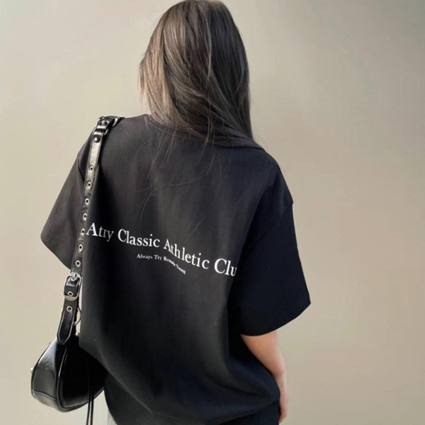 ALORA 小小英文字母club短T 