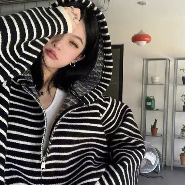 ALORA 大版黑條紋針織連帽外套 