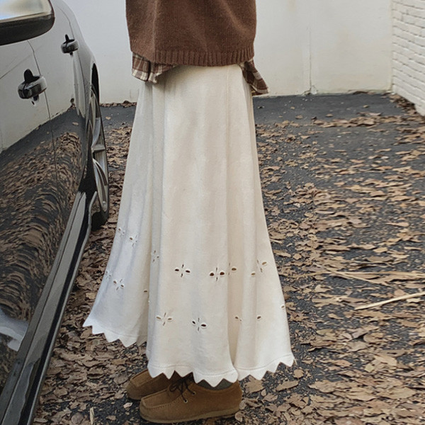 ALORA 簍空緹花感針織長裙 