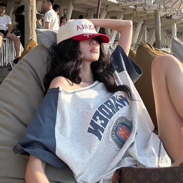 ALORA 美式藍拼灰印花短T 