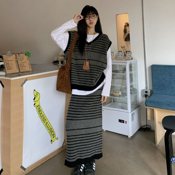 ALORA 黑灰條紋針織兩件式套裝 