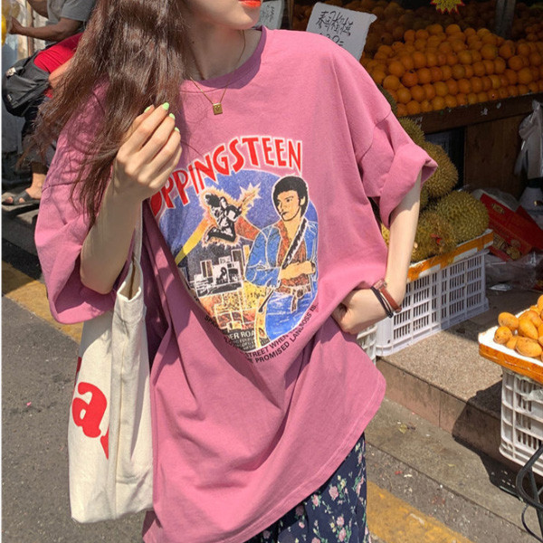 ALORA 復古男子房子印花紫紅短T 