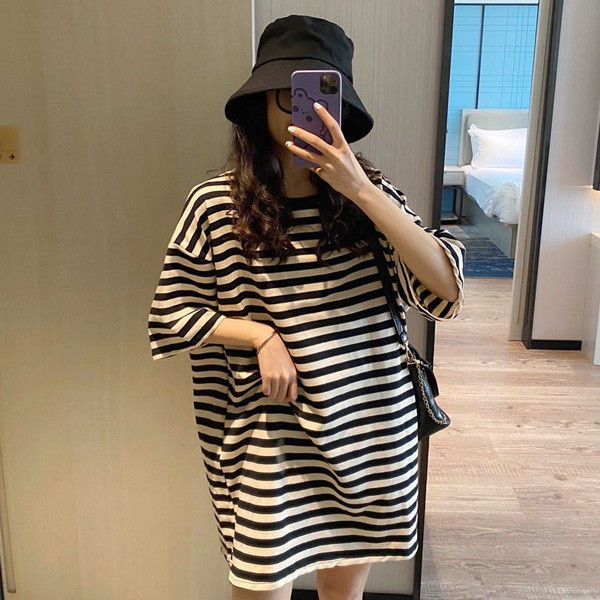 ALORA 慵懶黑白條紋長版T 