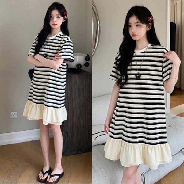 ALORA 橫條拼接荷葉魚尾洋裝 