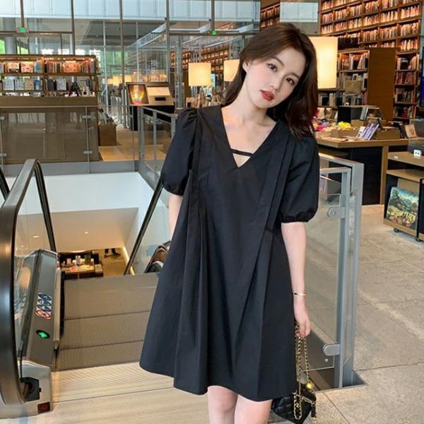 ALORA 胸前一字設計A字裙洋裝 