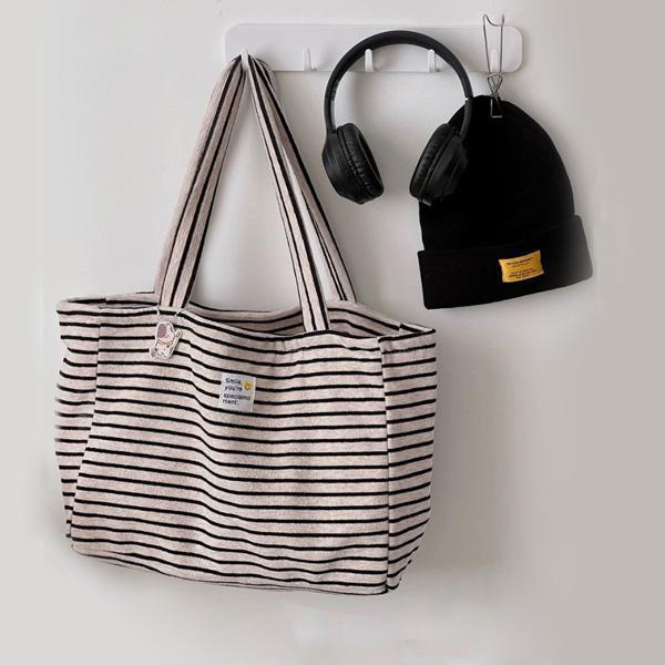 ALORA 大容量橫條紋肩背包 