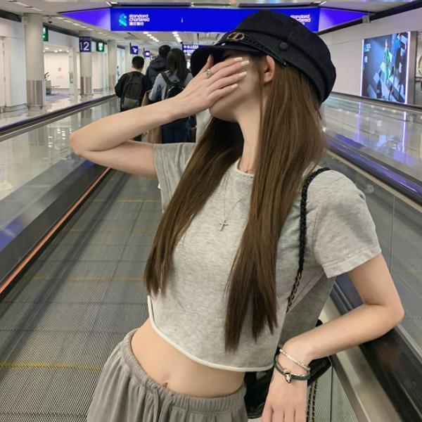 ALORA 不收編短款短T 