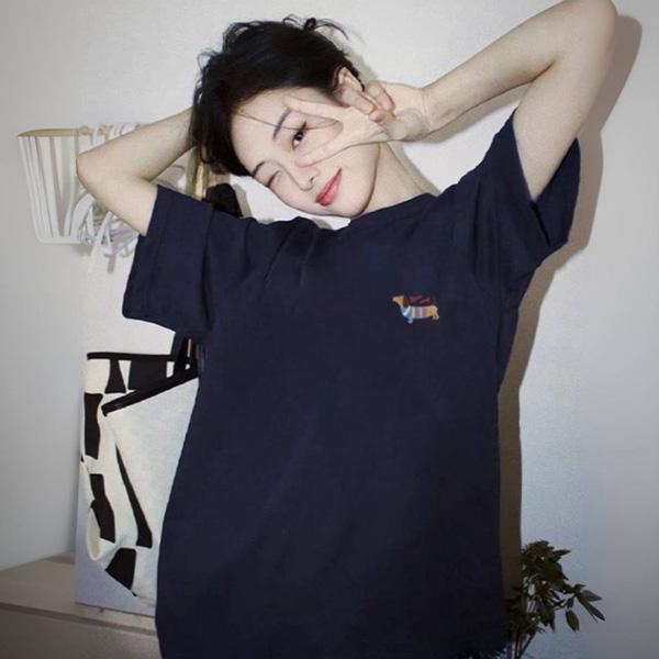 ALORA 小小臘腸狗狗印花短T 