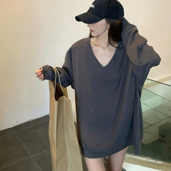 ALORA 大V領微透下半身失蹤長T 