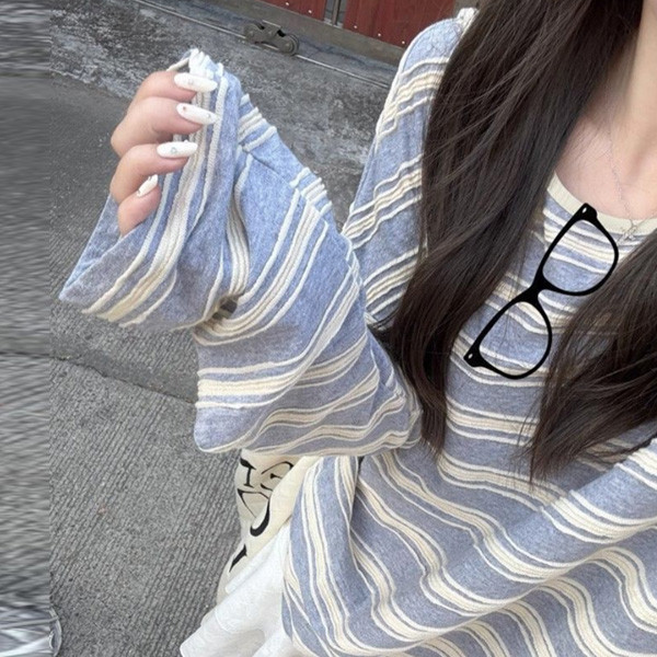 ALORA 粉嫩多巴胺條紋長T 