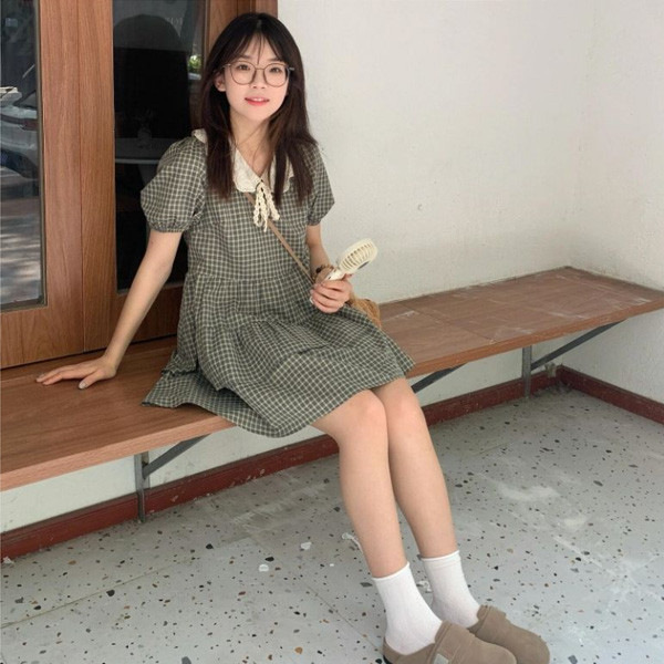 ALORA 鄰家女孩蕾絲翻領格子洋裝 