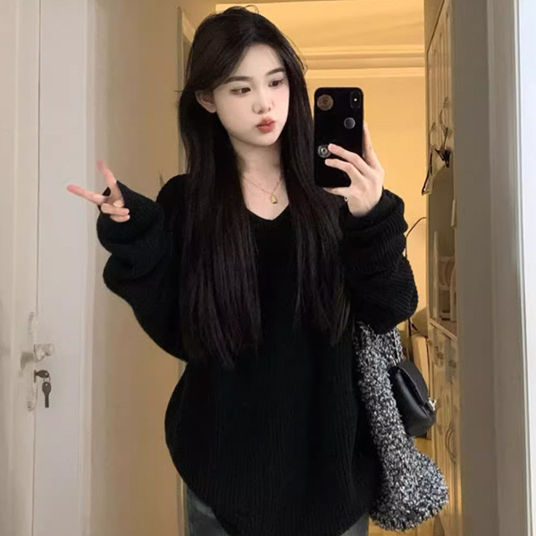ALORA 鬆鬆感V領黑色針織毛衣 