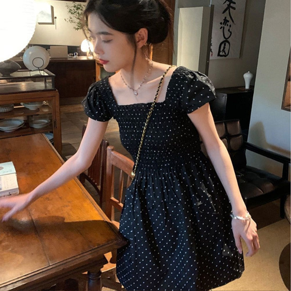ALORA 波點點飛袖洋裝 