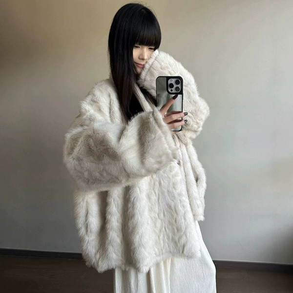 ALORA 高質感蝙蝠袖皮毛一體外套 