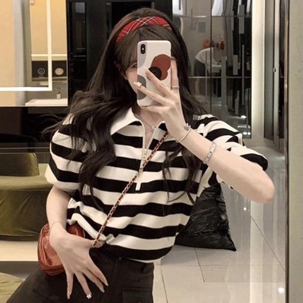 ALORA 半拉鍊橫條紋POLO上衣 